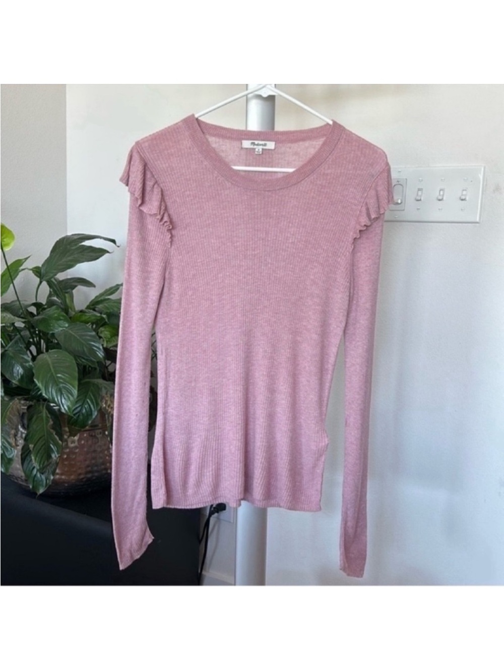 Madewell Ribbed Knit Fitted Sweater Top Sz M Pink Ruffled Long Sleeves Crew